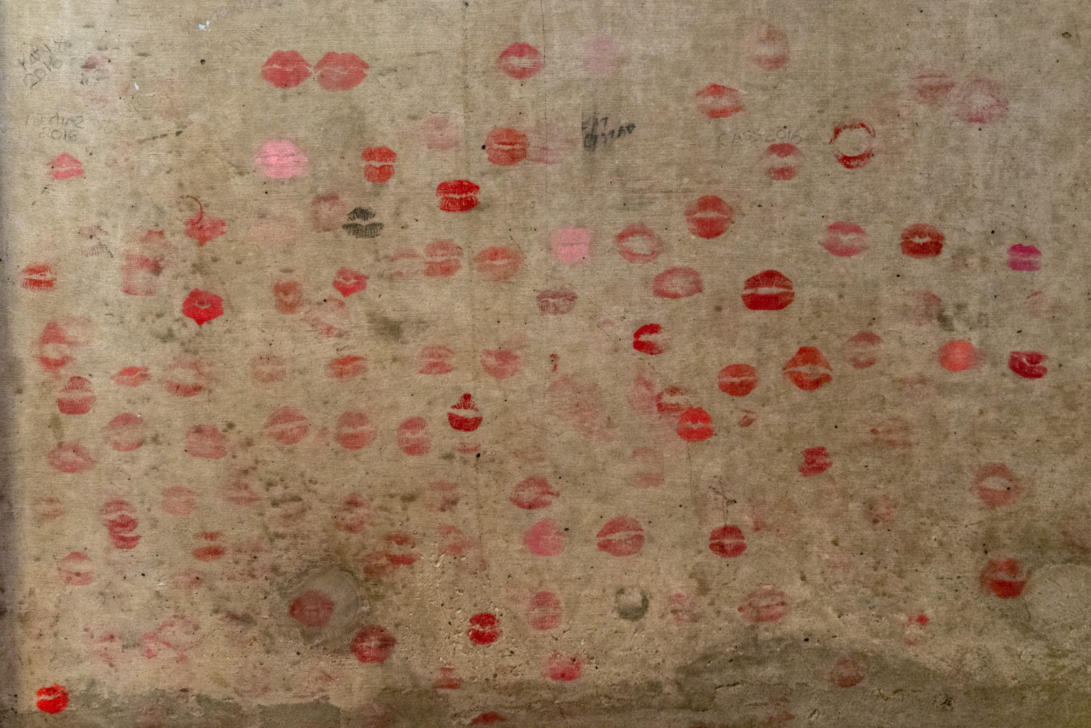 Kissing Wall. - Bill Ward Photography